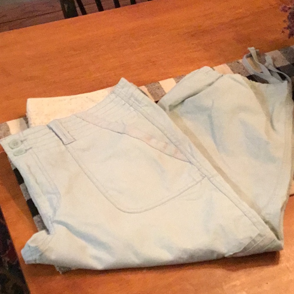 Dockers size 16 cargo capris great condition